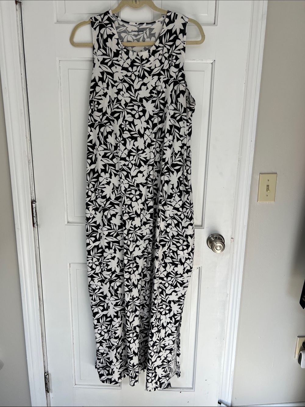 Lands' End Black & White Sleeveless Floral Maxi Dress
